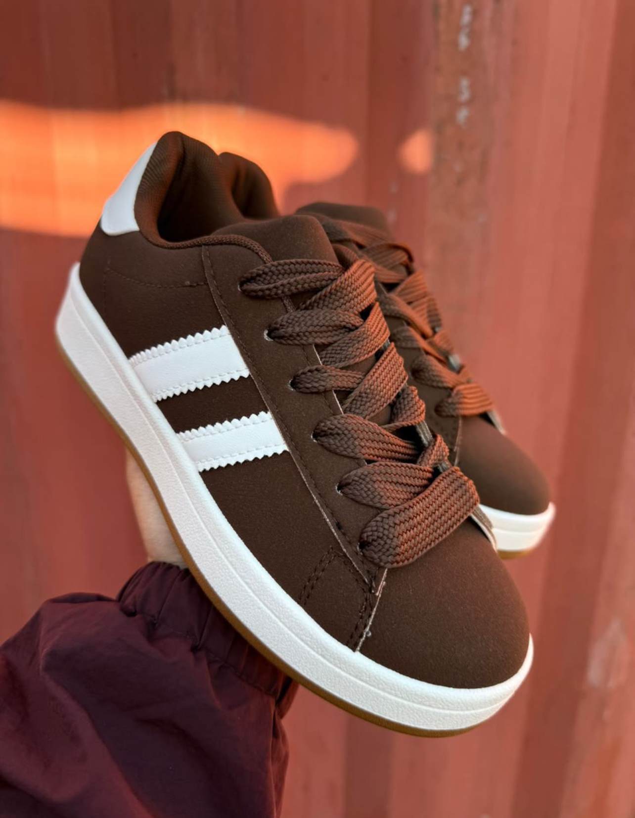 Zapatilla clásica Oli café