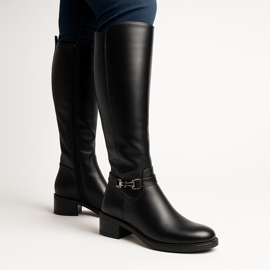 Botas Bucaneras Tania Lux Negro con fondo blanco