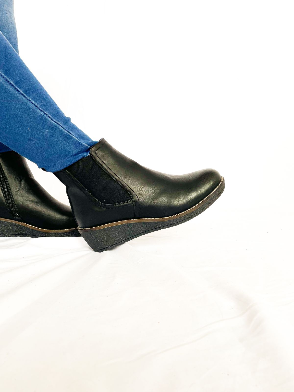 Botin Maite Negro pie derecho
