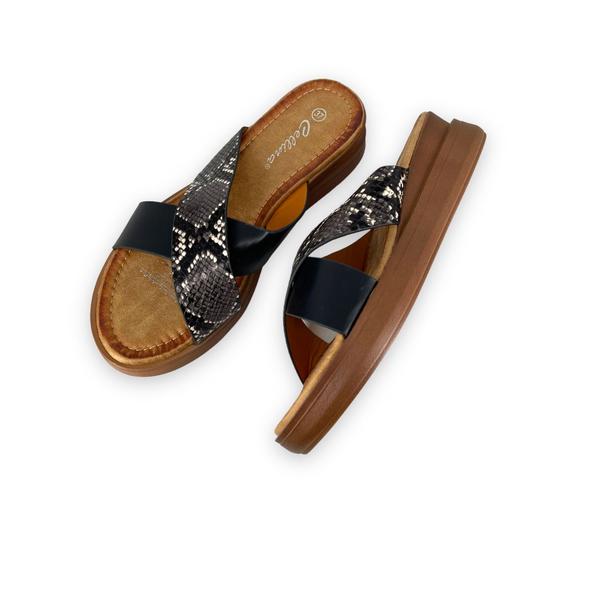Detalle de las Chalas Any Snake Camel con textura animal y suela comoda de goma