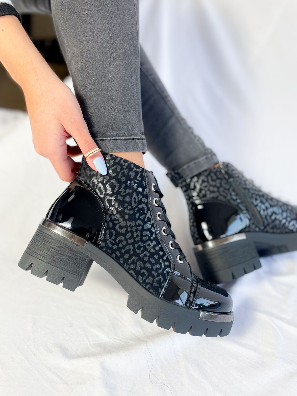 Botines Valentina Negro ecocuero plataforma flexible