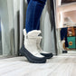 Detalle de Bota Ceci Blanco con suela aislante y material resistente al agua