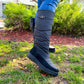 Detalle de las Botas Snow mostrando su material impermeable y caña larga con elasticado.