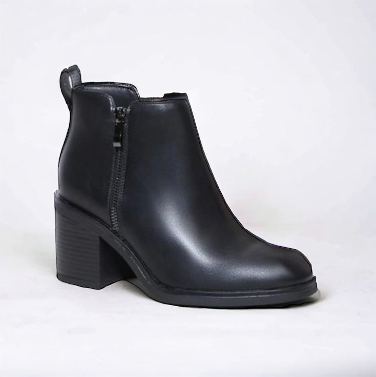 Botin Salome negro de lado
