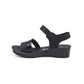 Vista lateral de las Chalas Galáctica Negro, diseño liviano y taco de 3 cm para un estilo casual y elegante.Vista lateral de las Chalas Galáctica Negro, diseño liviano y taco de 3 cm para un estilo casual y elegante.