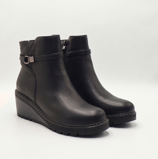 Botin negro con plataforma de ECOCUERO