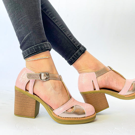 Sandalias Ely Rosa vista frontal con taco cuadrado y diseño cómodo