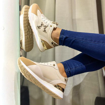 Zapatillas Star Beige con suela de goma y diseño ligero, ideales para un estilo casual y cómodo todo el día.